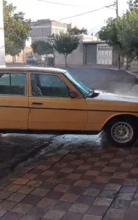 بنز ۲۳۰ دانشجویی