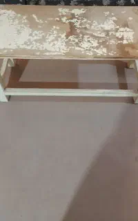 نیمکت چوبی