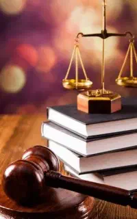 وکیل دادگستری و مشاور حقوقی