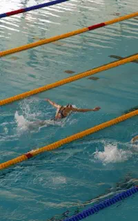 مربی شنا استخر