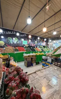 نیروی کار اقا با حقوق و مزایای عالی در میوه فروشی