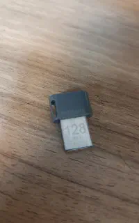 فلش مموری سامسونگ ۱۲۸ گیگ USB3 درحد نو