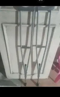 یک جفت عصای طبی