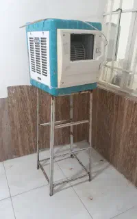 کولر کوچیک 2500 ، به همراه چهارپایه