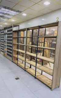 رگال ایستاده مغازه