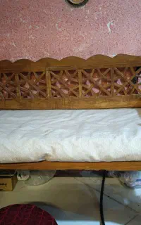 صندلی چوبی