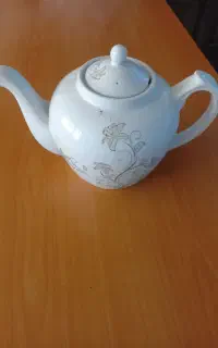 ی عدد قوری خیلی بزرگ
