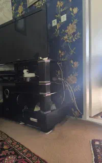میز تلویزیون شیشه ای