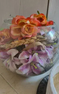 گل مصنوعی و گلدان