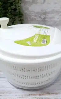 آبگیر سبزیجات لیمون و ظروف چینی زرین، سفره قلمکار
