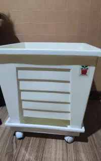 گلدان بزرگ چرخدار پلاستیکی