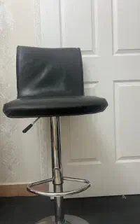 سه عدد صندلی اپنی مشکی