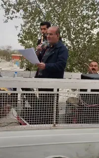 . خواننده و مداح مراسمات ختم و عزاداری .