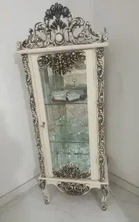 ساعت و  ویترین چوبی در حد نو
