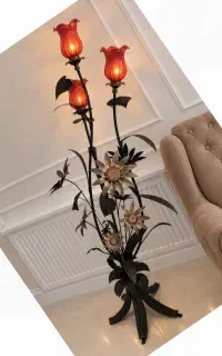 چراغ کنار سالنی