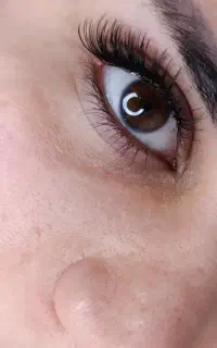 انجام خدمات اکستنشن مژه و لیفت ابرو اسپا درمانی