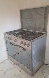 اجاق گاز پنج شعله دارای دو طبقه جا دار
