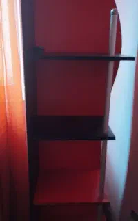 و میز تحریر و جاکتابی  و کمد