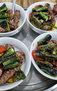 سه نفر همکار سالن کار  اقا و یک نفر ظرف شور نیموقت