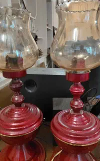 یک جفت چراغ پایه دار برقی