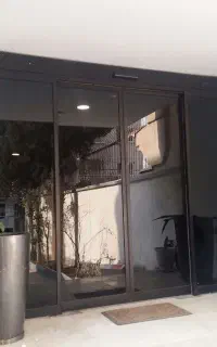 مرکز تخصصی انواع درب شیشه ای اتوماتیک مدل دانکر