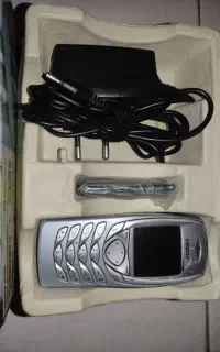 گوشی نوکیا6100آلمانی اصل باجعبه وشارژر و شارژفندکی