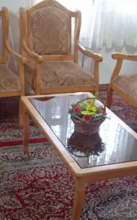 مبل کاملا سالم و سلامت هشت نفره چوبی