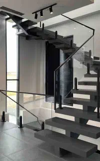 اجرای انواع نرده شیشه ای