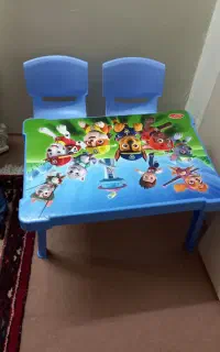 میز تحریر تاشو به همراه دوعدد صندلی