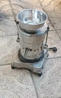 دستگاه آب میوه گیری
