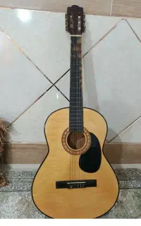 با سلام گیتار سالم فروشی قیمت توافقی