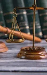 وکیل پایه یک دادگستری