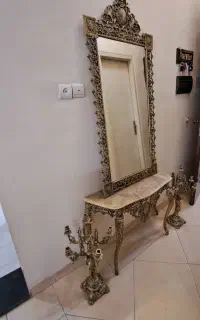 آیینه و شمعدان و کنسول