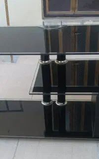 میز تلویزیون شیشه ای