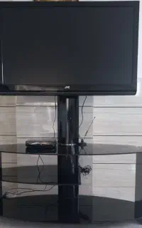 فروش تی وی 42اینچ همراه میز تی وی