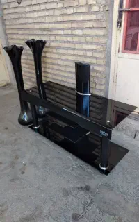 میز تلویزیون نو با گلدون کریستال