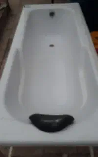 وان حمام با پایه فلزی