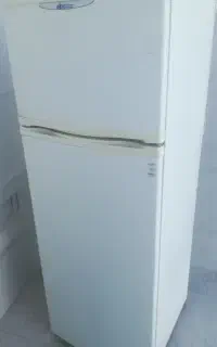 یخچال بسیار تمیز سالم