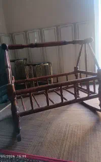 گهواره چوبی و کریر