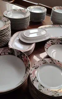 سرویس چینی مسعود دو دست در حد نو