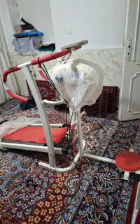یک دستگاه تردمیل و آبگرمکن یخچالی