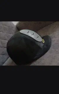 شلوار و کلاه سوارکاری
