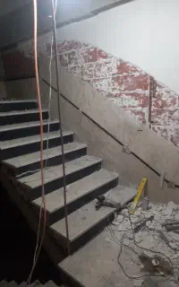 کاشی کاری و سنگ کاری  انجام میدهیم