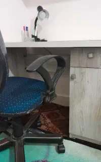 صندلی چرخدار ومیز تحریر