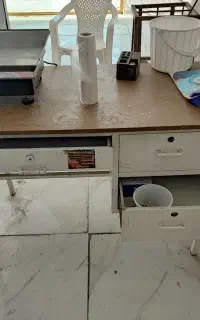 میز تحریر فلزی