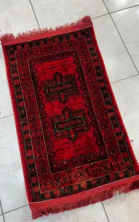 پادری قرمز لاکی