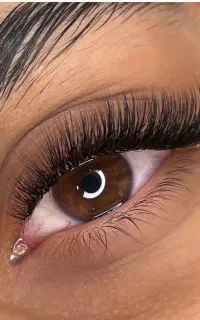 اکستنشن مژه و کاشت ناخن