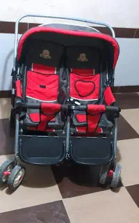 کالسکه دوقلو خارجی