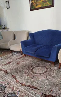 سرویس مبلمان۷نفره شیک و تمیز (ترکیب رنگ آبی و کرم)