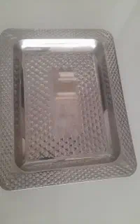 سینی و چند عدد قوری و شکلات خوری نو